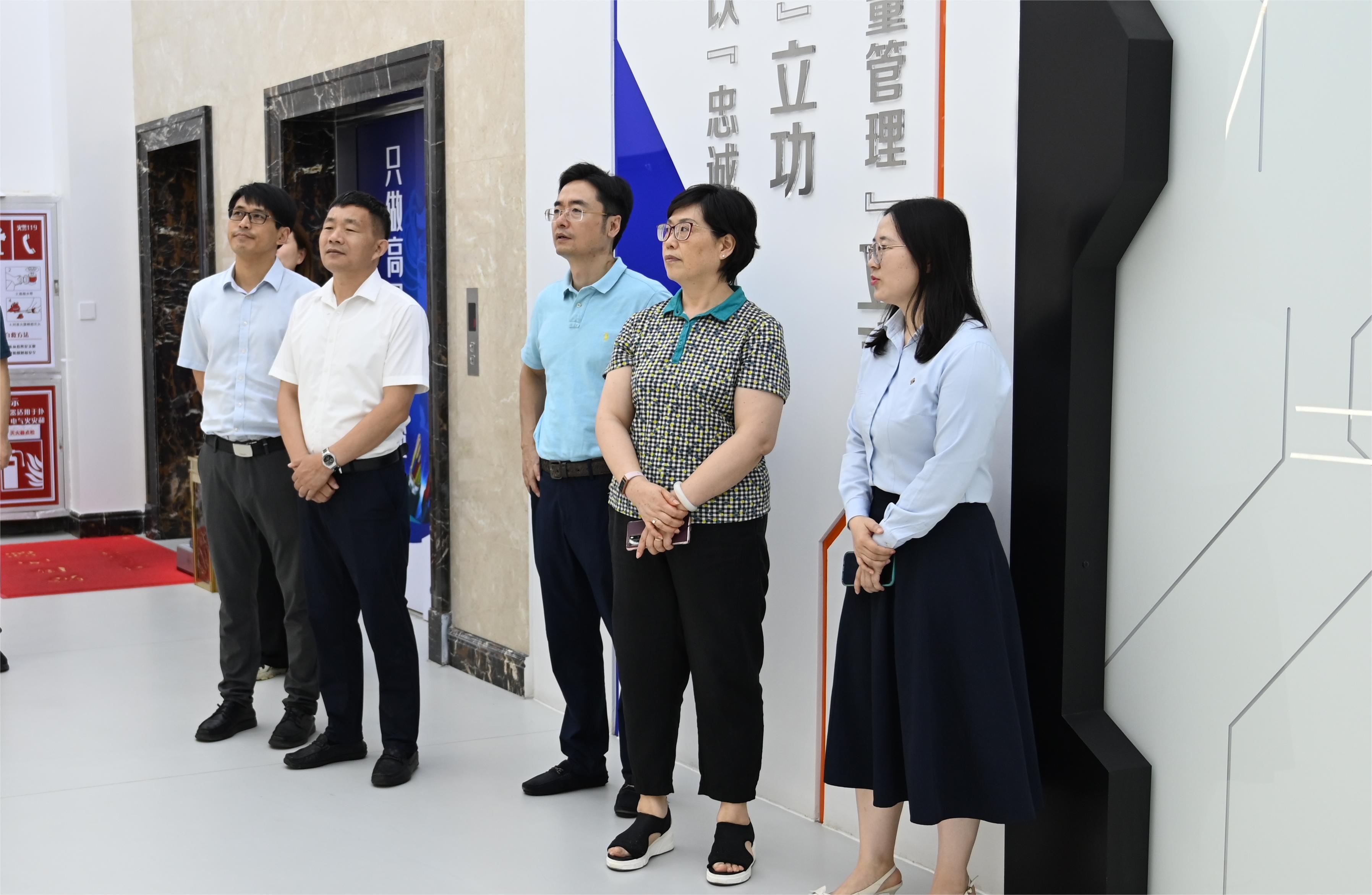 无锡市科协调研云顶集团股份科技建设工作