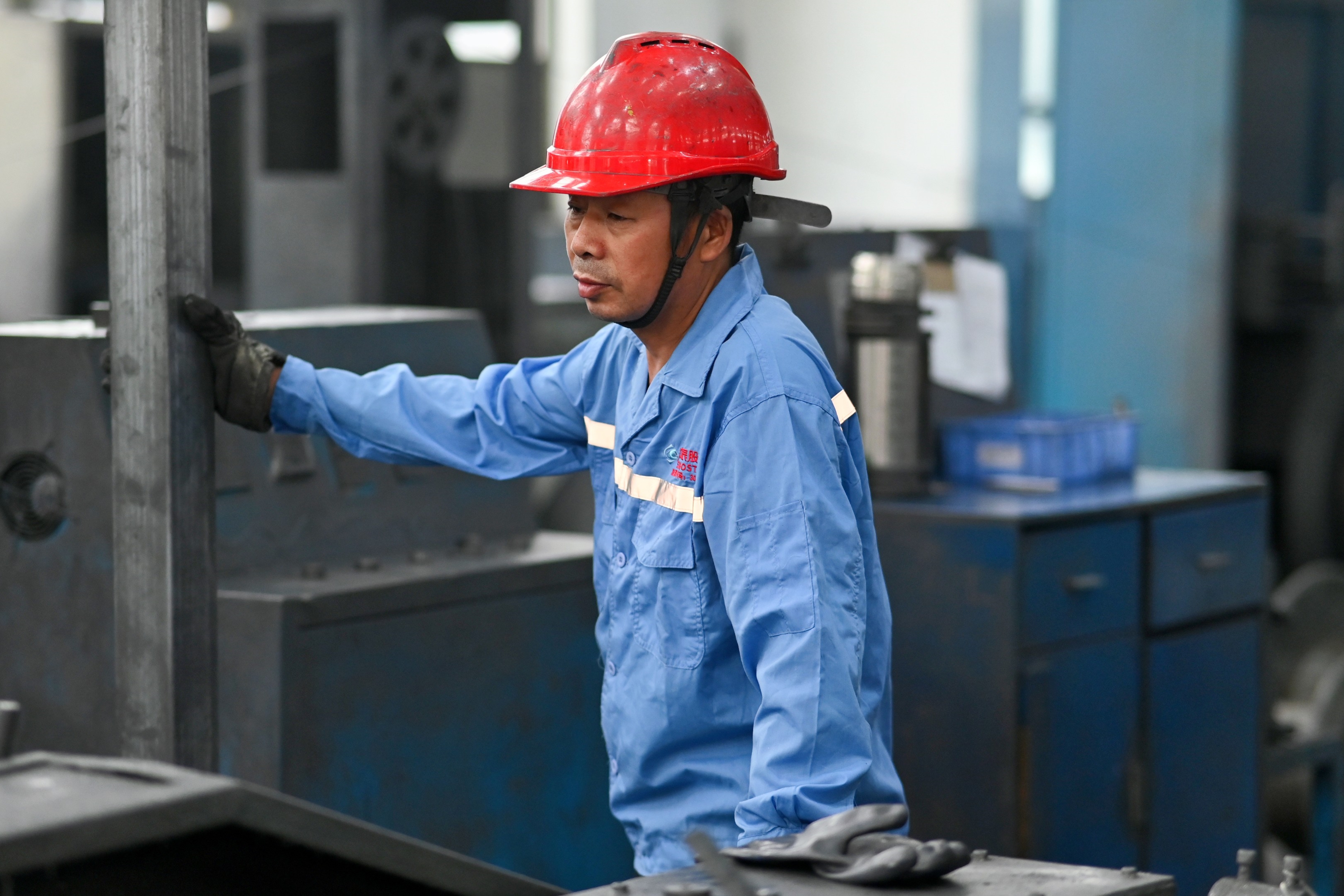 丝路匠者心：80000公里的汗水与荣光——记裸线厂拉丝机长宗云宝