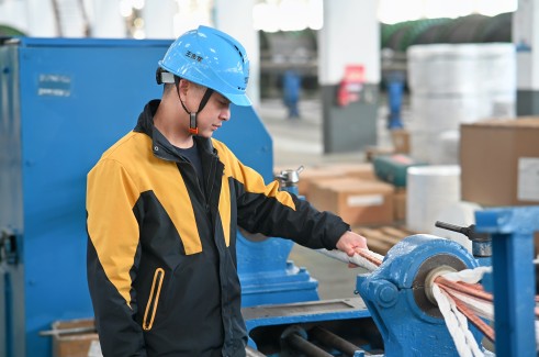 扎根一线十六载 匠心铸就生产路——记云顶集团电缆新街基地负责人王志军