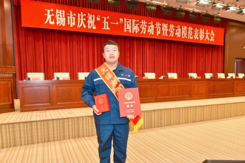 “无锡市劳动模范”胡昌平背后的故事：用责任与坚守练就叉车“铁臂”